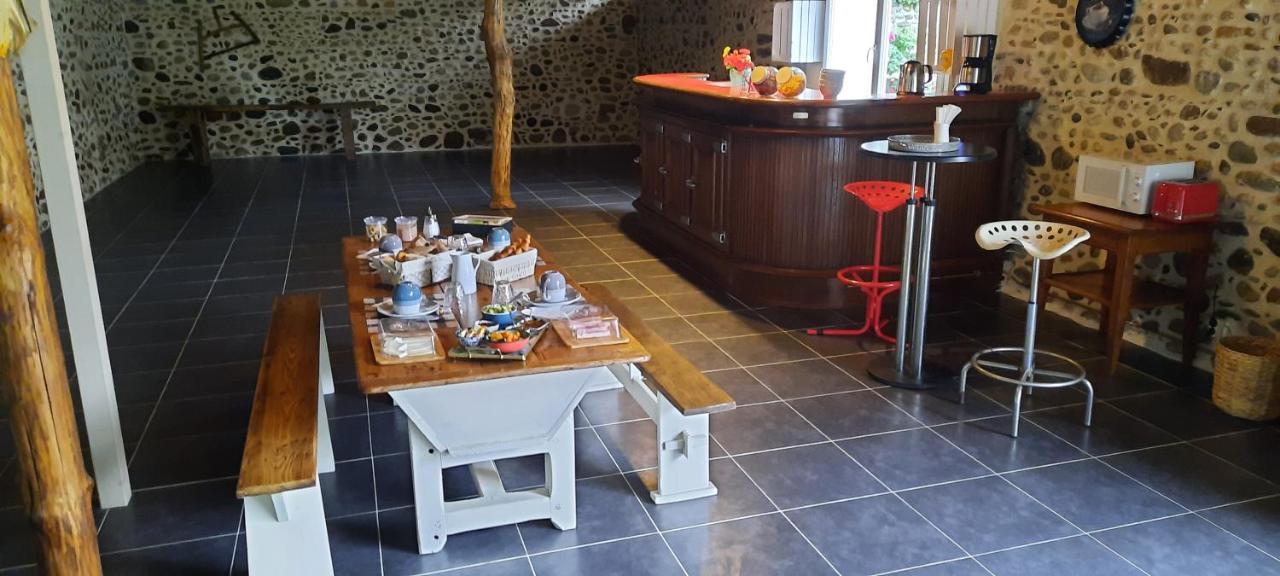 Bed and Breakfast La Ferme Aux Fleurs Ossun Экстерьер фото