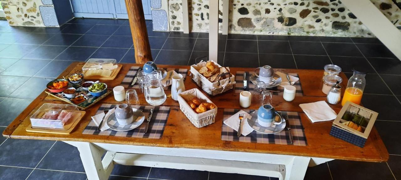 Bed and Breakfast La Ferme Aux Fleurs Ossun Экстерьер фото
